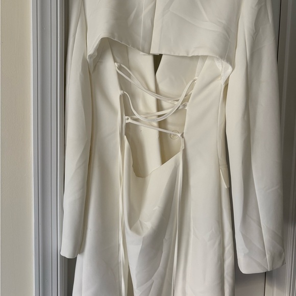 Elegant White Blazer Dress - Picture 3 of 3